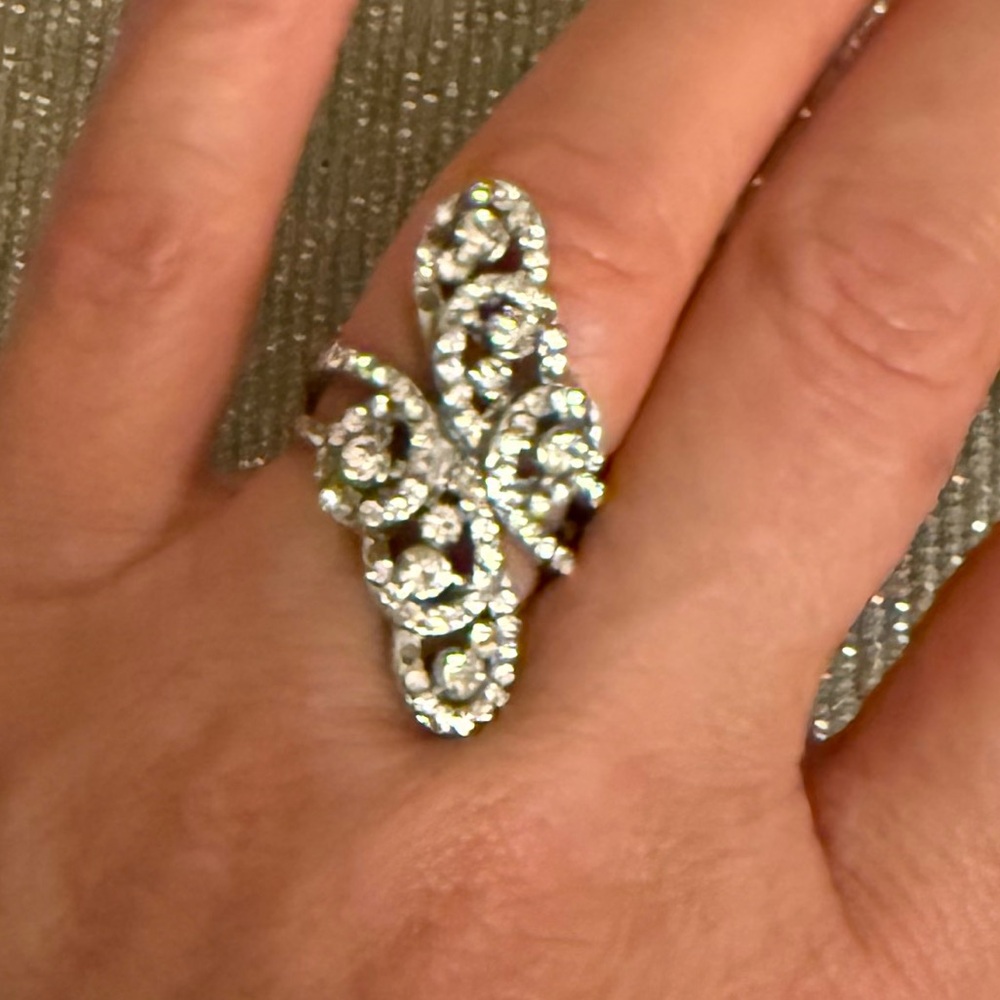 Cache Elegant Silver Rhinestone Ring - Picture 4 of 8